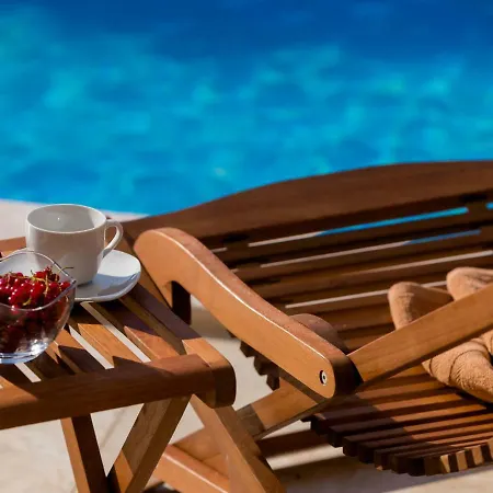 Holiday Parona بيت للعطل *